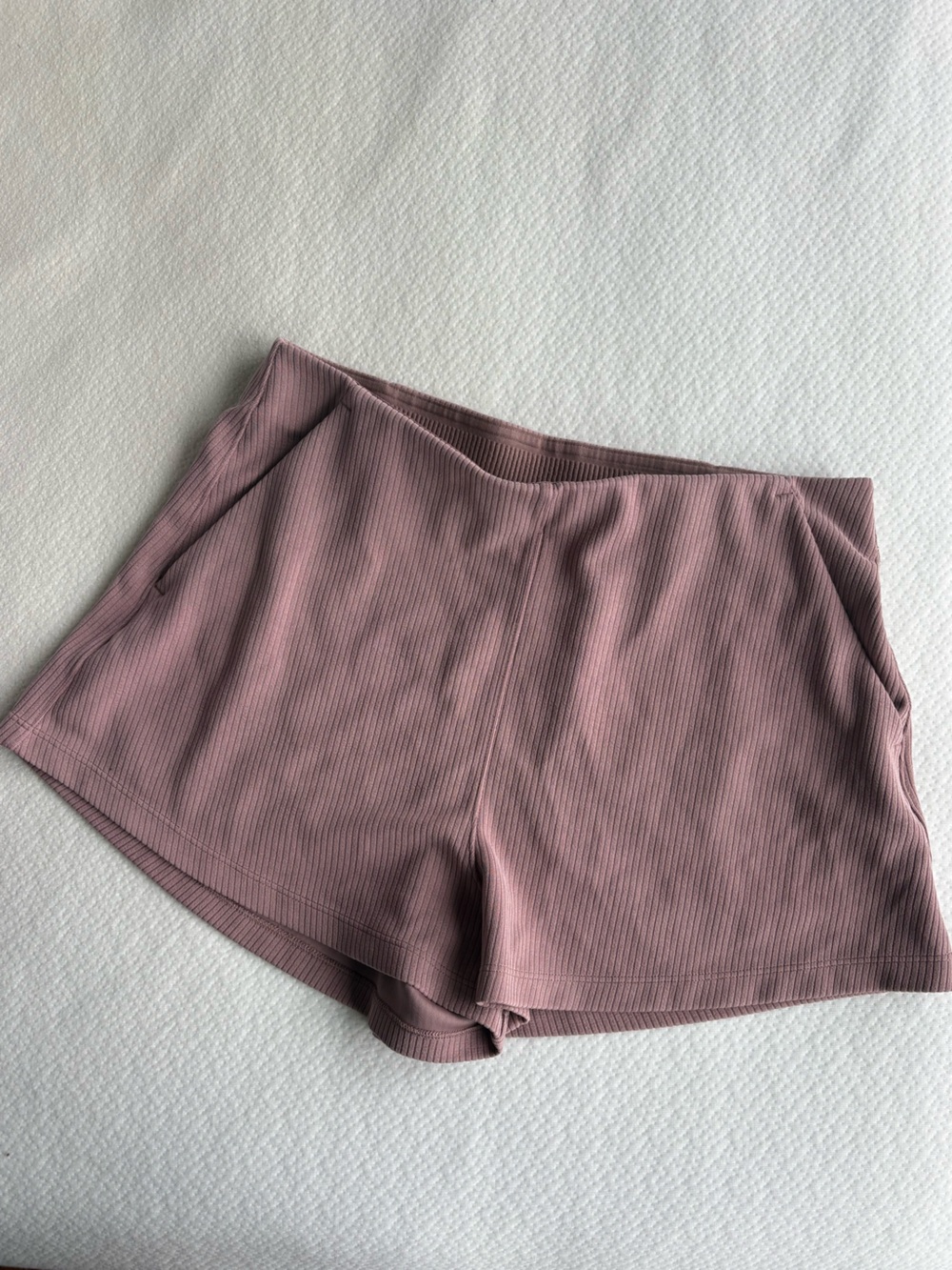 Lululemon - Women's Ribbed Mauve Shorts - Casual Everyday